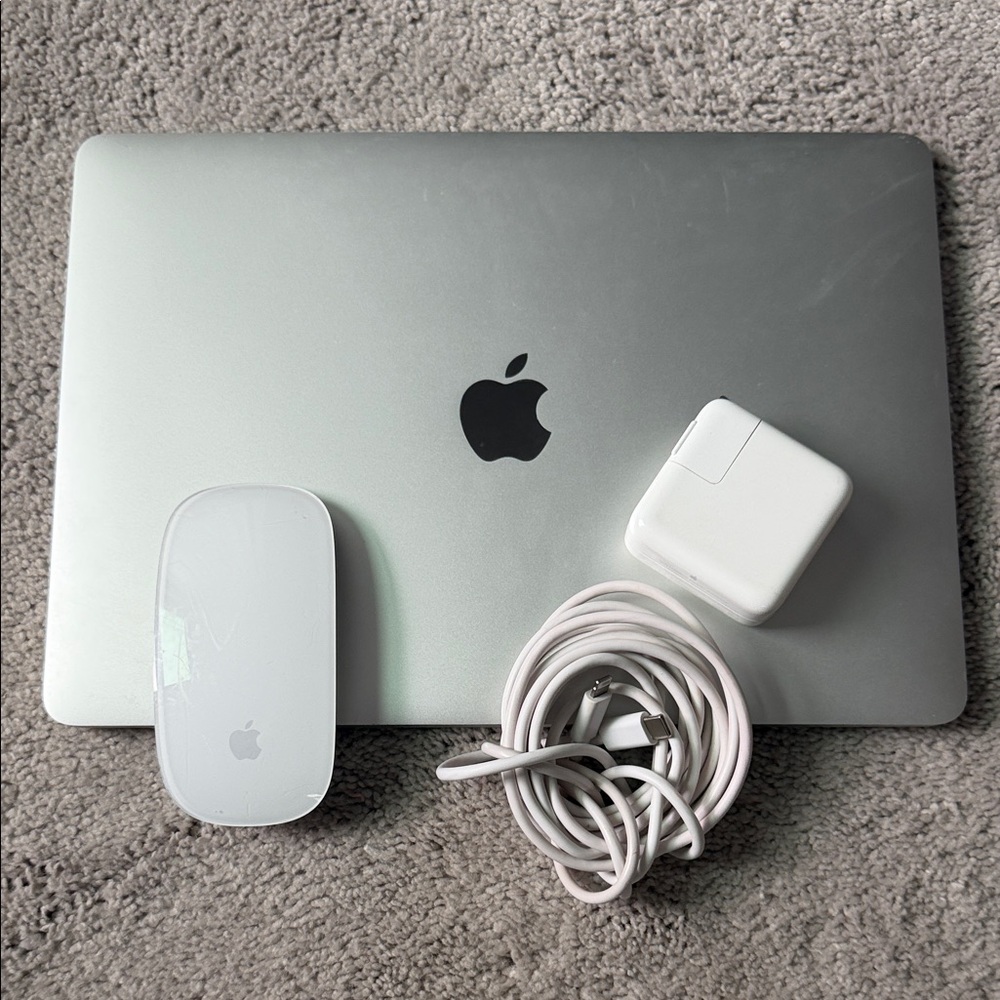 Apple Silver MacBook 2019-2020